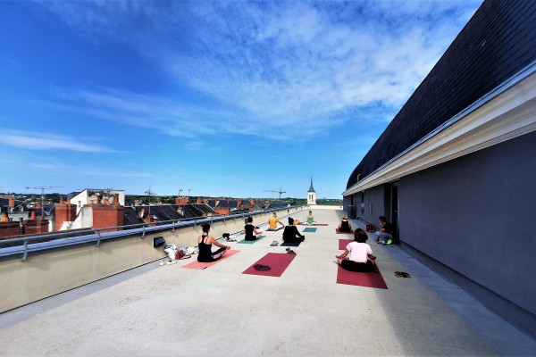 YOGA & WINE